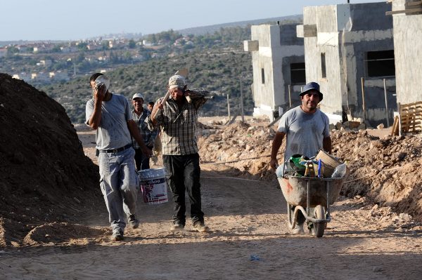 عودة العمال للعمل في إسرائيل...آمال لا تتحقق