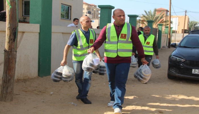 بنك فلسطين يوفر آلاف الوجبات الغذائية الساخنة لصالح النازحين في مراكز الإيواء بقطاع غزة
